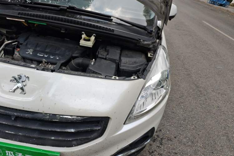 Used Peugeot 3008 2015 2.0L Automatic Classic Edition Engine Bay Left