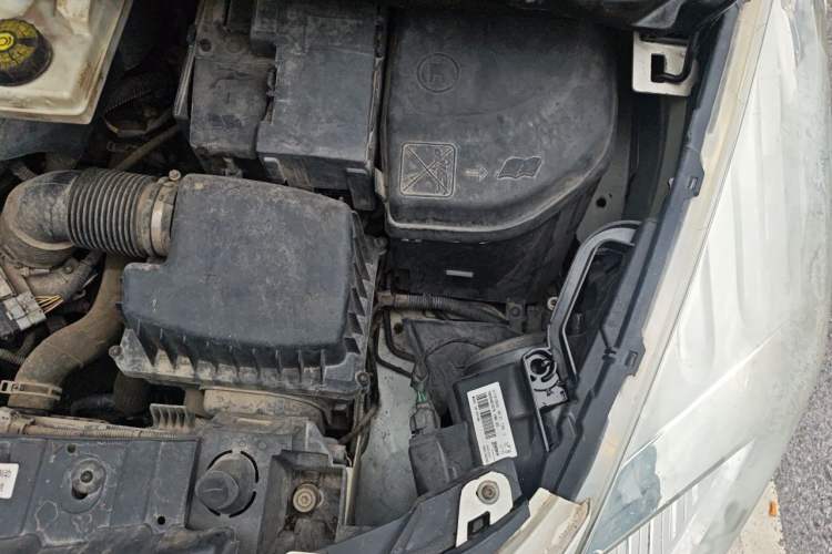 Used Peugeot 3008 2015 2.0L Automatic Trend Edition Engine Bay Left