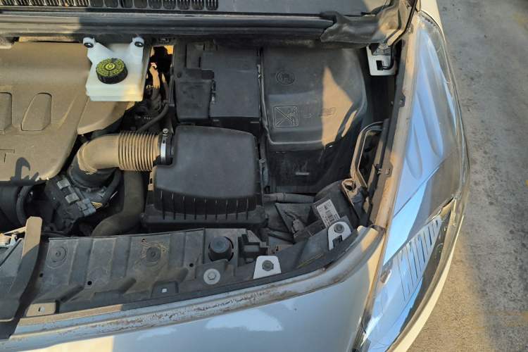 Used Peugeot 3008 2015 2.0L Automatic Classic Edition Engine Bay Left