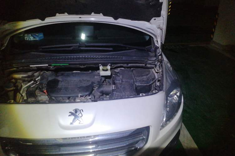 Used Peugeot 3008 2015 2.0L Automatic Classic Edition Engine Bay Left