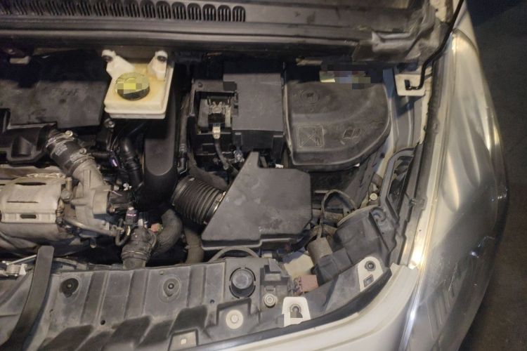 Used Peugeot 3008 2015 1.6THP Automatic Classic Edition Engine Bay Left