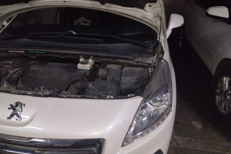 Used Peugeot 3008 2015 2.0L Automatic Classic Edition Engine Bay Left