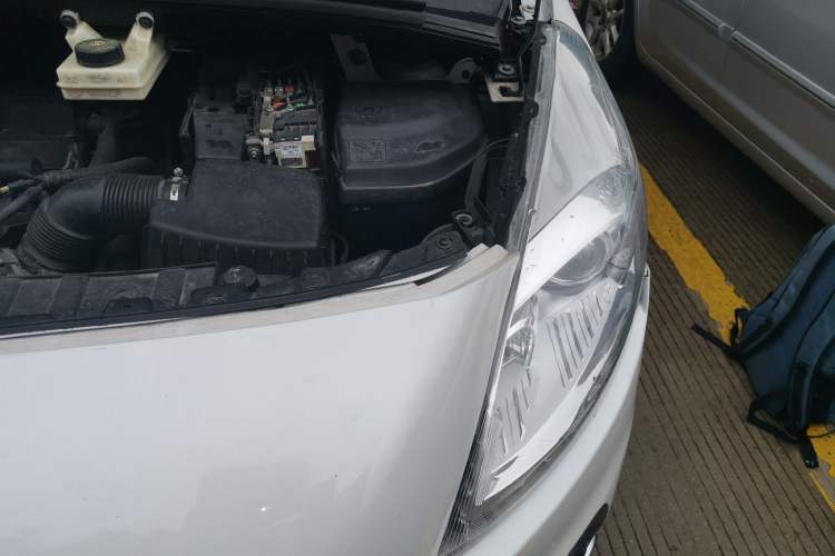 Used Peugeot 3008 2015 2.0L Automatic Classic Edition Engine Bay Left