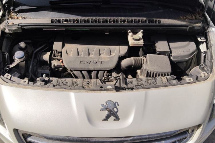 Used Peugeot 3008 2015 2.0L Automatic Trend Edition Engine Bay