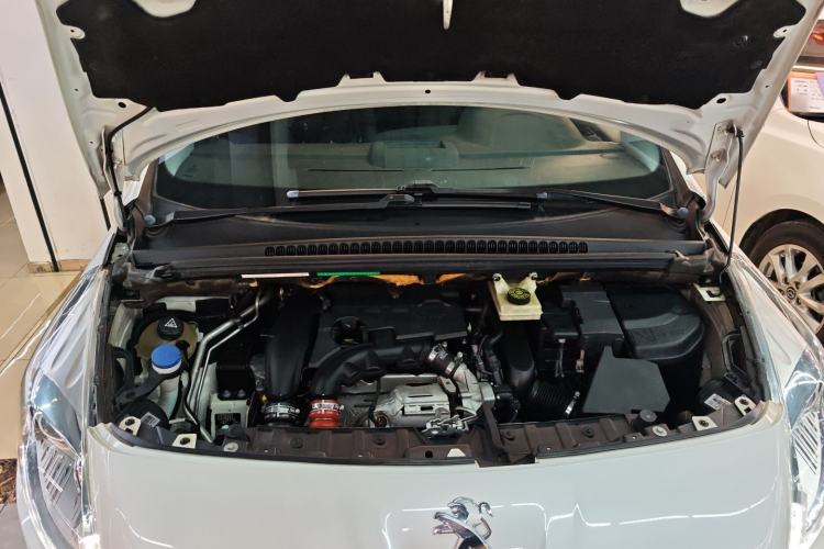 Used Peugeot 3008 2015 1.6THP Automatic Trend Edition Engine Bay