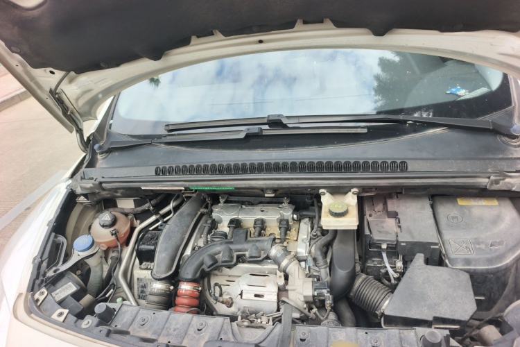 Used Peugeot 3008 2015 1.6THP Automatic Classic Edition Engine Bay