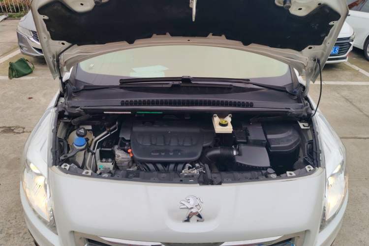 Used Peugeot 3008 2015 2.0L Manual Classic Edition Engine Bay