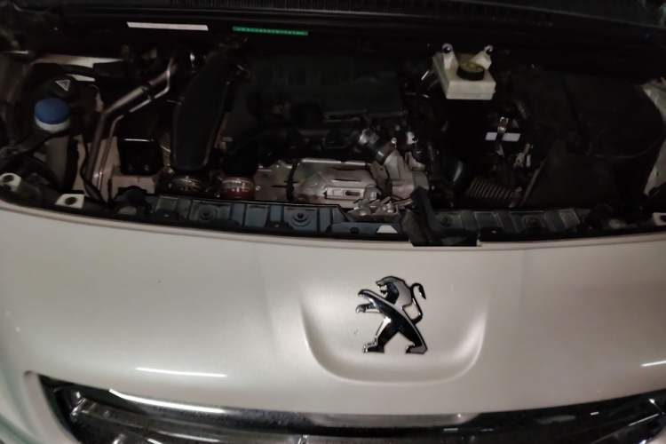 Used Peugeot 3008 2015 1.6THP Automatic Prestige Edition Engine Bay