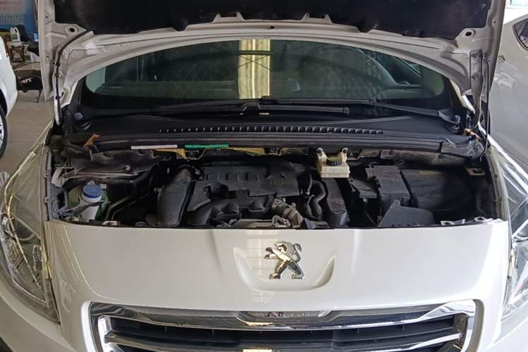 Used Peugeot 3008 2015 1.6THP Automatic Classic Edition Engine Bay