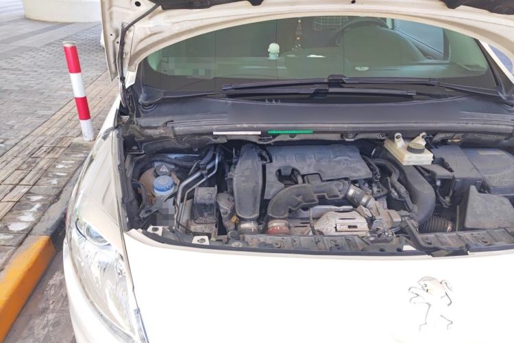 Used Peugeot 3008 2015 1.6THP Automatic Classic Edition Engine Bay Right