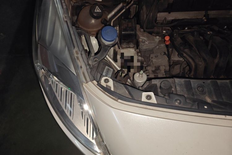Used Peugeot 3008 2015 2.0L Automatic Trend Edition Engine Bay Right
