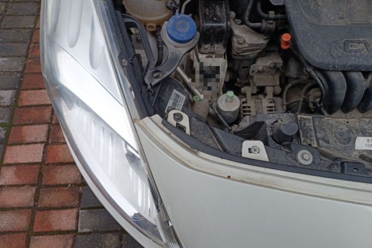 Used Peugeot 3008 2015 2.0L Manual Classic Edition Engine Bay Right