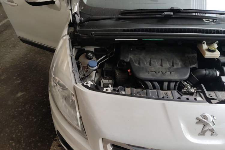 Used Peugeot 3008 2015 2.0L Automatic Classic Edition Engine Bay Right