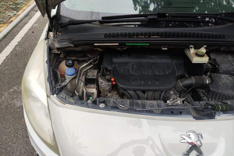 Used Peugeot 3008 2015 2.0L Automatic Classic Edition Engine Bay Right