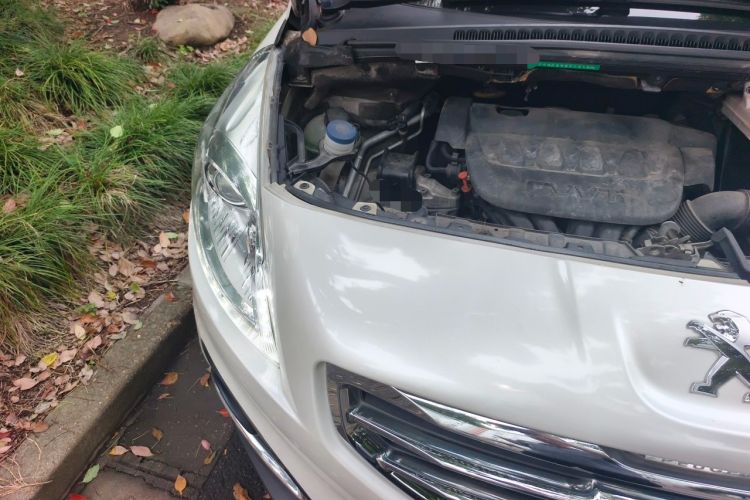 Used Peugeot 3008 2015 2.0L Automatic Classic Edition Engine Bay Right
