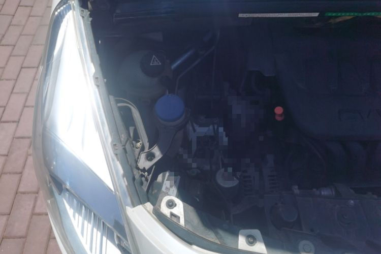 Used Peugeot 3008 2015 2.0L Automatic Classic Edition Engine Bay Right