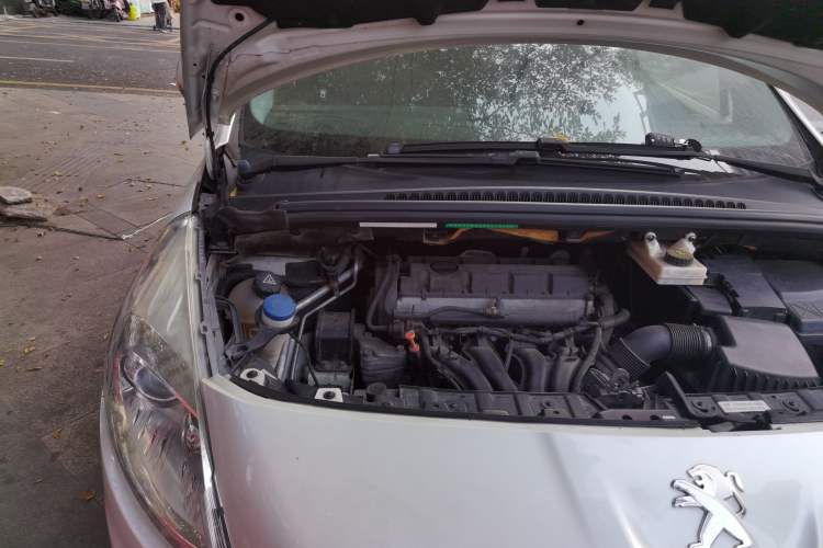 Used Peugeot 3008 2015 2.0L Automatic Trend Edition Engine Bay Right
