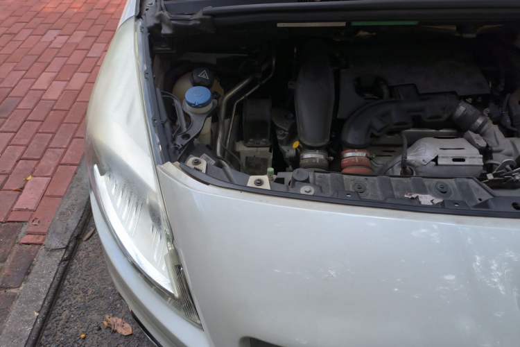 Used Peugeot 3008 2015 1.6THP Automatic Classic Edition Engine Bay Right