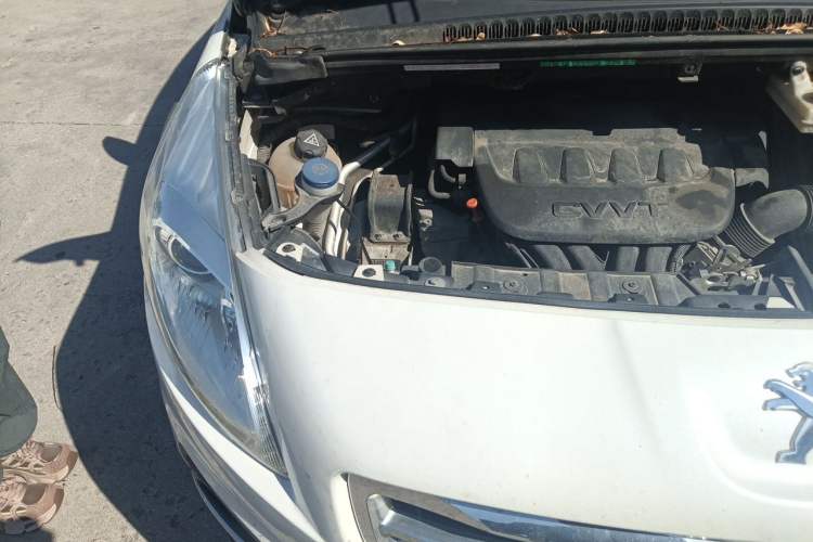 Used Peugeot 3008 2015 2.0L Automatic Trend Edition Engine Bay Right
