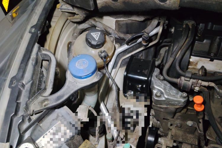 Used Peugeot 3008 2015 2.0L Automatic Trend Edition Engine Bay Right