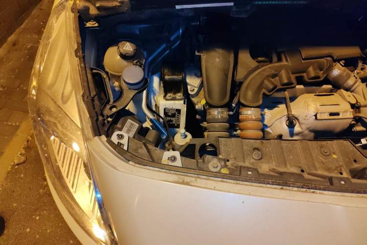 Used Peugeot 3008 2015 1.6THP Automatic Trend Edition Engine Bay Right