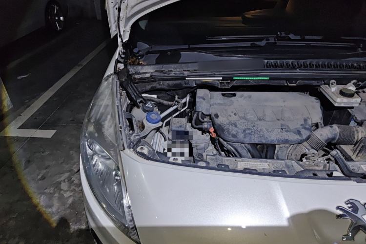 Used Peugeot 3008 2015 2.0L Manual Classic Edition Engine Bay Right
