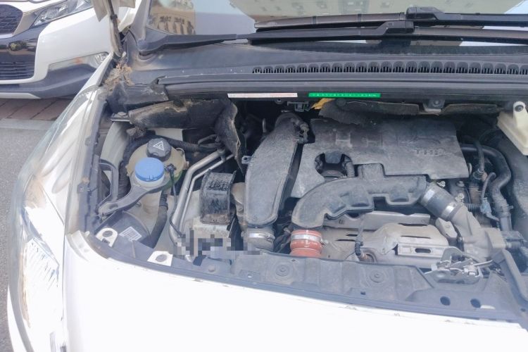 Used Peugeot 3008 2015 1.6THP Roland Garros Edition Engine Bay Right