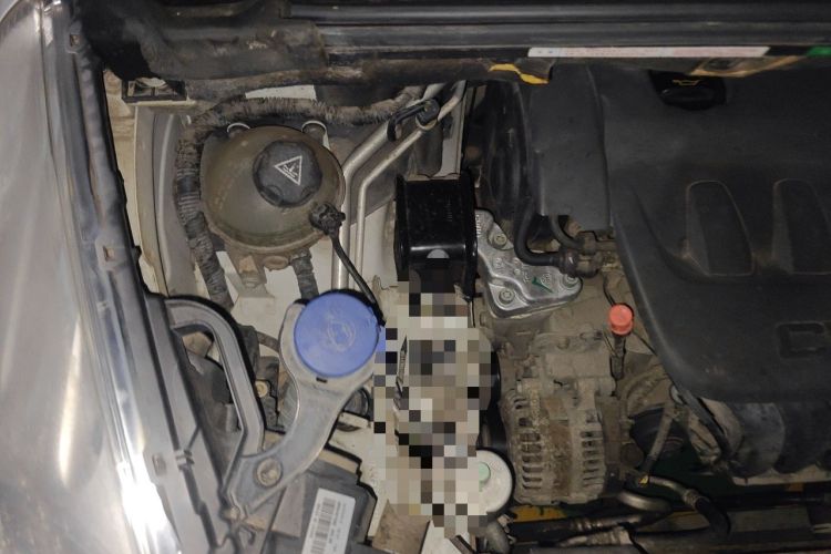 Used Peugeot 3008 2015 2.0L Automatic Trend Edition Engine Bay Right
