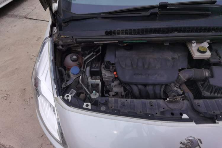 Used Peugeot 3008 2015 2.0L Automatic Classic Edition Engine Bay Right