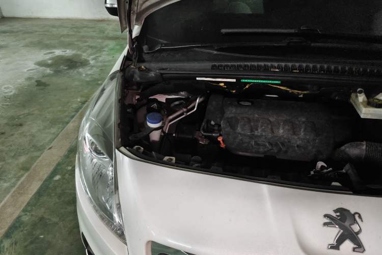 Used Peugeot 3008 2015 2.0L Automatic Trend Edition Engine Bay Right