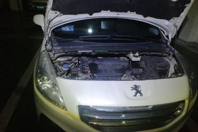 Used Peugeot 3008 2015 2.0L Automatic Classic Edition Engine Bay Right