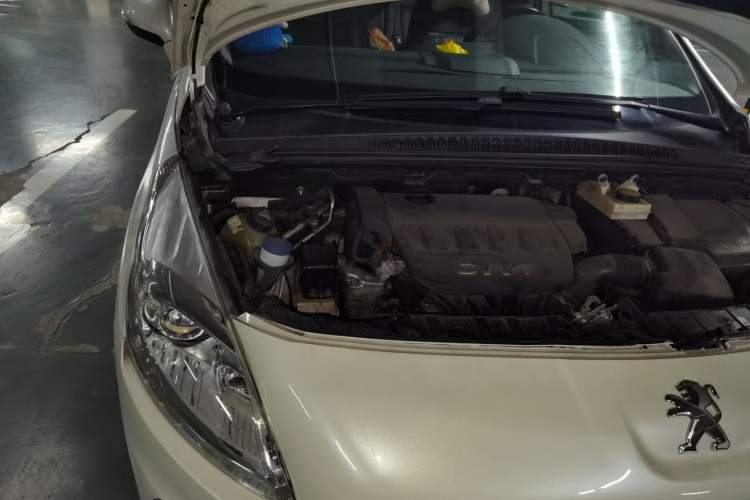 Used Peugeot 3008 2015 2.0L Automatic Trend Edition Engine Bay Right