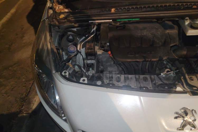 Used Peugeot 3008 2015 2.0L Automatic Classic Edition Engine Bay Right