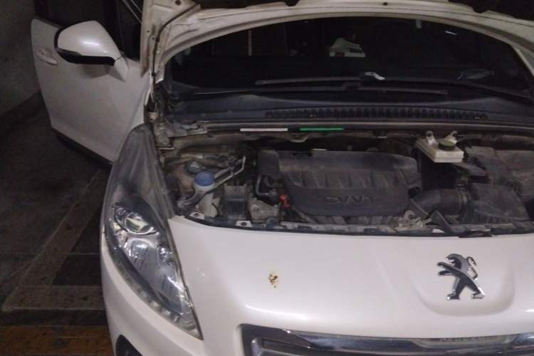 Used Peugeot 3008 2015 2.0L Automatic Classic Edition Engine Bay Right