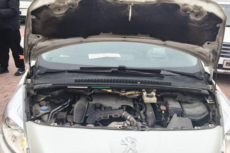 Used Peugeot 3008 2015 1.6THP Automatic Prestige Edition Engine Bay