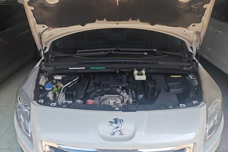 Used Peugeot 3008 2015 1.6THP Automatic Classic Edition Engine Bay
