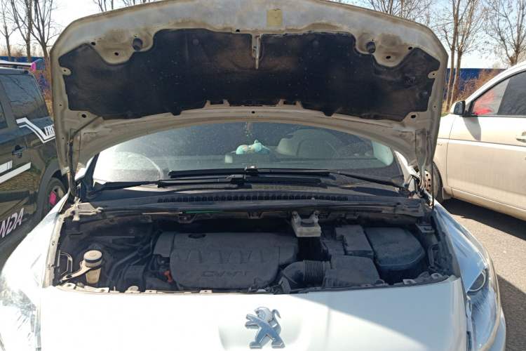 Used Peugeot 3008 2015 2.0L Automatic Trend Edition Engine Bay