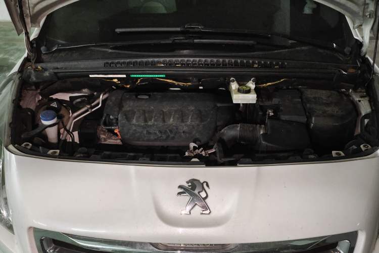 Used Peugeot 3008 2015 2.0L Automatic Trend Edition Engine Bay