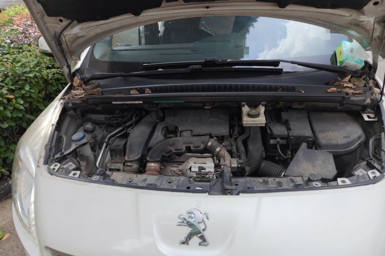 Used Peugeot 3008 2015 1.6THP Automatic Classic Edition Engine Bay