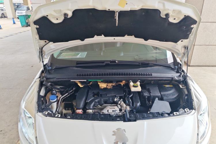 Used Peugeot 3008 2015 1.6THP Automatic Classic Edition Engine Bay