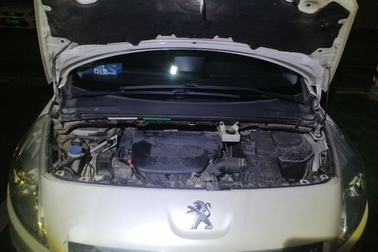 Used Peugeot 3008 2015 2.0L Automatic Classic Edition Engine Bay