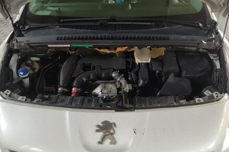 Used Peugeot 3008 2015 1.6THP Automatic Classic Edition Engine Bay