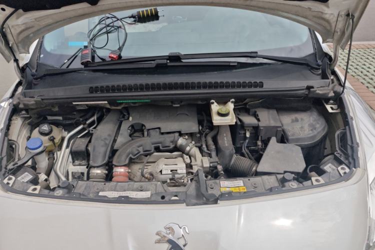 Used Peugeot 3008 2015 1.6THP Automatic Classic Edition Engine Bay