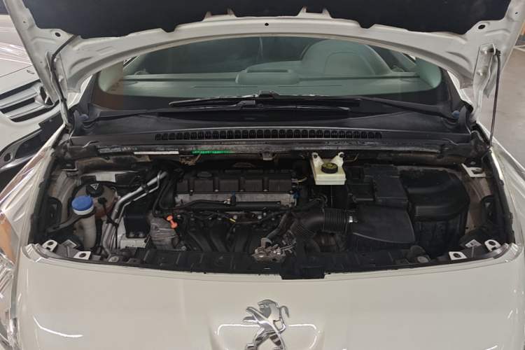 Used Peugeot 3008 2015 2.0L Automatic Classic Edition Engine Bay