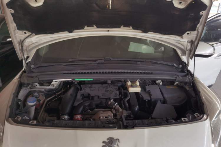 Used Peugeot 3008 2015 1.6THP Automatic Trend Edition Engine Bay