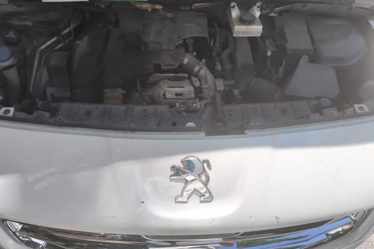 Used Peugeot 3008 2015 1.6THP Automatic Classic Edition Engine Bay