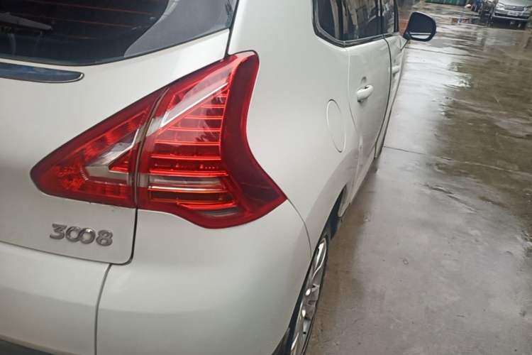 Used Peugeot 3008 2015 2.0L Automatic Classic Edition Exterior 3