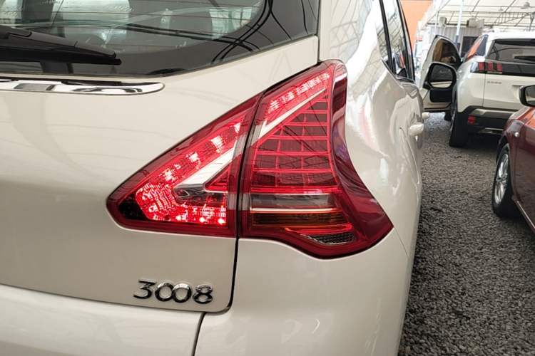 Used Peugeot 3008 2015 2.0L Automatic Trend Edition Exterior 3