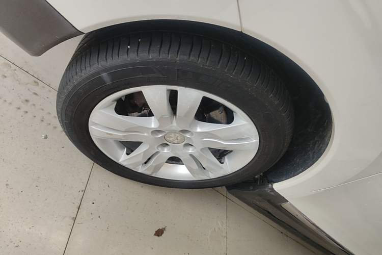 Used Peugeot 3008 2015 1.6THP Automatic Classic Edition Exterior 4