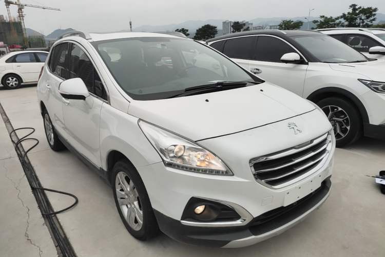 Used Peugeot 3008 2015 2.0L Automatic Classic Edition Front Right 45 Deg